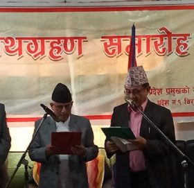 प्रदेश-१ का नवनियुक्त मुख्यमन्त्री भीम आचार्यले पद तथा गोपनियताको शपथ लिदै