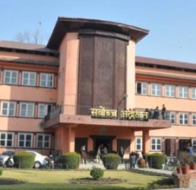 दलसम्बन्धि अध्यादेश विरुद्ध विभिन्न कानून व्यवसायीहरुले सर्वोच्च अदालतमा दिए रिट