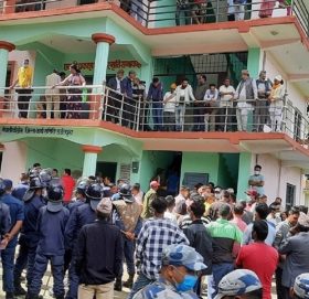 कांग्रेस सभापति देउवाको गृह जिल्लामा वडा अधिवेशनमा भयो यस्तो विवाद, प्रहरी परिचालन गरेर अधिवशन शुरु