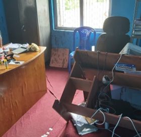 वडा अध्यक्षद्धारा काठमाण्डौ महानगरपालिकाको कार्यालयमा तोडफोड,किन गरे यस्तो ?