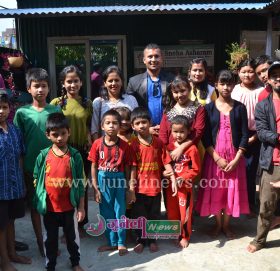 फ्रान्स आर्मी दाम्पतिद्वारा स्वर्गीय छोराको स्मृतिमा कलाकार इकुको बाल आश्रमलाई आर्थिक सहयोग