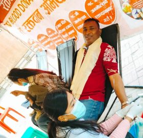 विश्व प्रकाश पछि अर्का युवा नेताले आफ्नो जन्मदिनको अवसरमा रक्तदान गरे