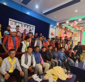 दोरम्बा शैलुङ माओवादी परित्याग गरी कांग्रेसमा प्रवेश गर्नेको लर्को