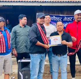 गोकर्णेश्वर युवा जागरण क्लवद्धारा मेयर कप फुटबल प्रतियोगिता विजेता खेलाडीलाई सम्मान