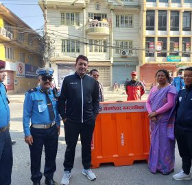 मेयर रिसालले दिए ट्राफिक प्रहरीलाई यति धेरै डिभाइडर, किन दिए हेर्नुहोस