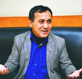 विश्वप्रकाशको प्रश्न : एमाले बैठकमा ओलीमाथि प्रश्न गर्ने साहस कसैले राख्ला ?