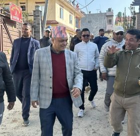 नयाँ ठेक्काको तयारीमा रहेका सडकको फिल्ड भिजिट गर्दै मेयर उपेन्द्र कार्की