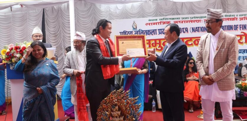 ललितकला प्रदर्शनीमा जोरपाटीका सोनम लामा परम्परागत चित्रकलामा प्रथम