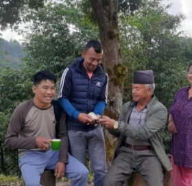 सुन्दरीजलमा स्थानीय मिलेर सडक कुलो सरसफाइ, खर्च विवरण सहित