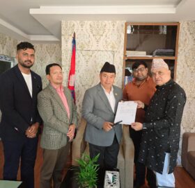 कागेश्वरी मनोहरा न.पा.  मुलपानीमा छुटेका सबै ठाउँमा खानेपानीको व्यवस्था गर्दै उपेन्द्र कार्की