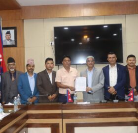 अश्लिल गीतलाइ कारबाहीको माग, राष्ट्रिय लोक सञ्चारकर्मी नेपालले सरकारलाई बुझायो १० बुदे ध्यानाकर्षणका